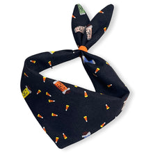 Load image into Gallery viewer, MEDIUM Bandana - Trick &#39;r Treat
