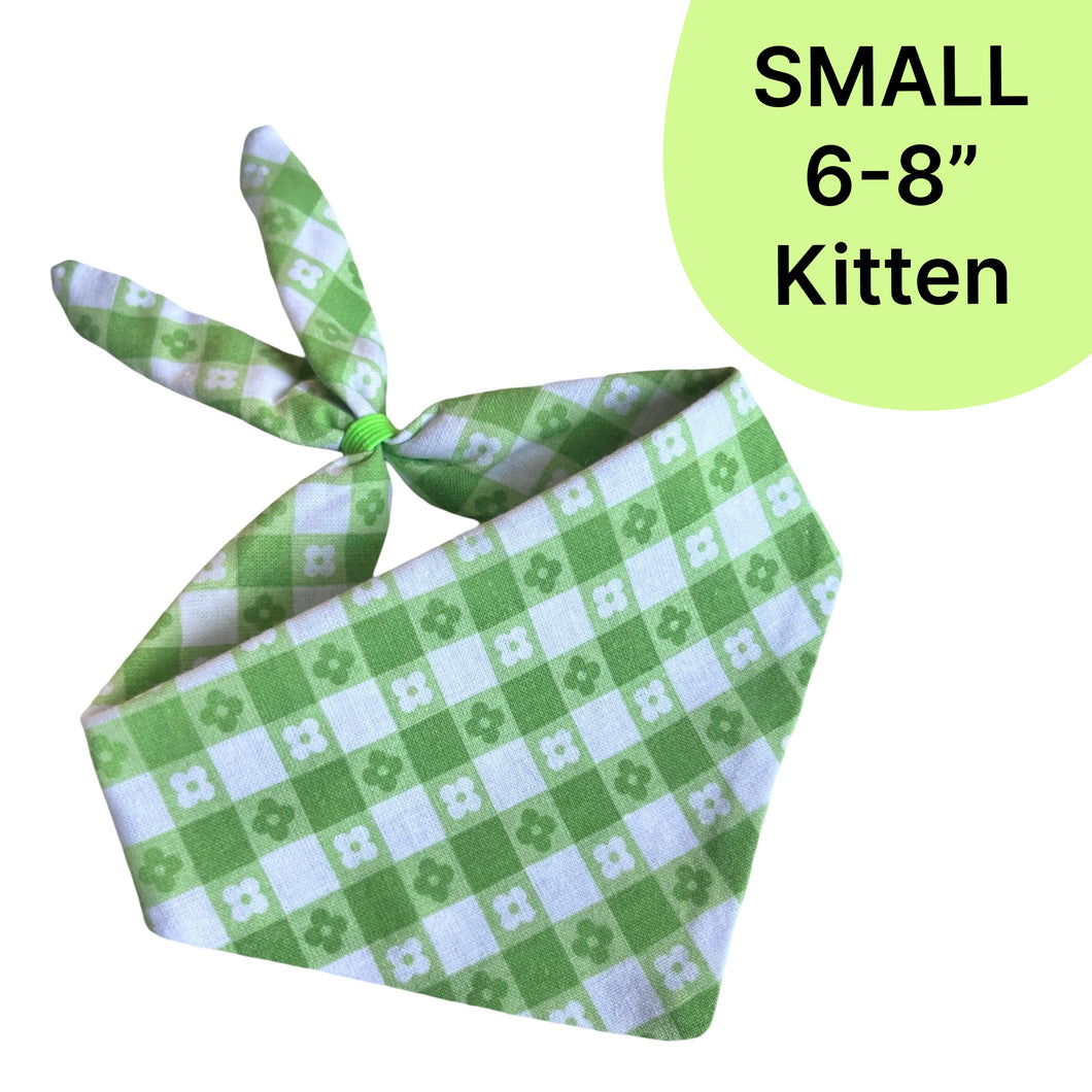 SMALL Bandana - Green Daisy Gingham