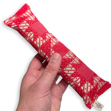 Load image into Gallery viewer, Catnip Kicker Log - Vintage Red Heart Quilt Block
